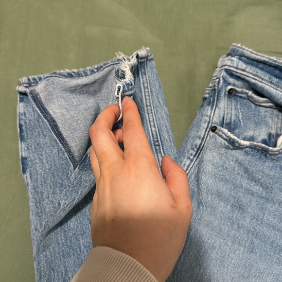 Abercrombie & Fitch 90s Ultra High Rise Straight Jeans (Light Wash) 30/10S - Picture 4 of 5